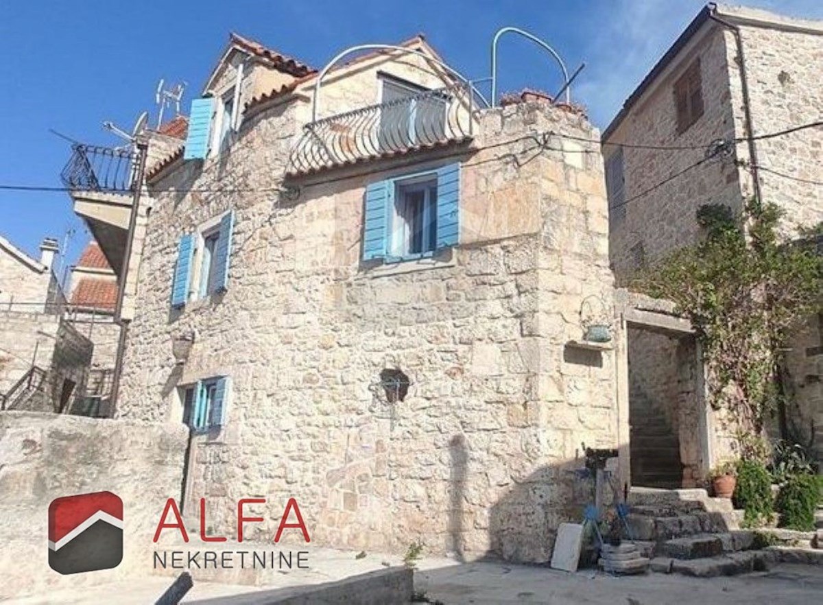 Croazia, Isola di Prvić, Šepurine, antica casa in pietra in vendita con vista mare