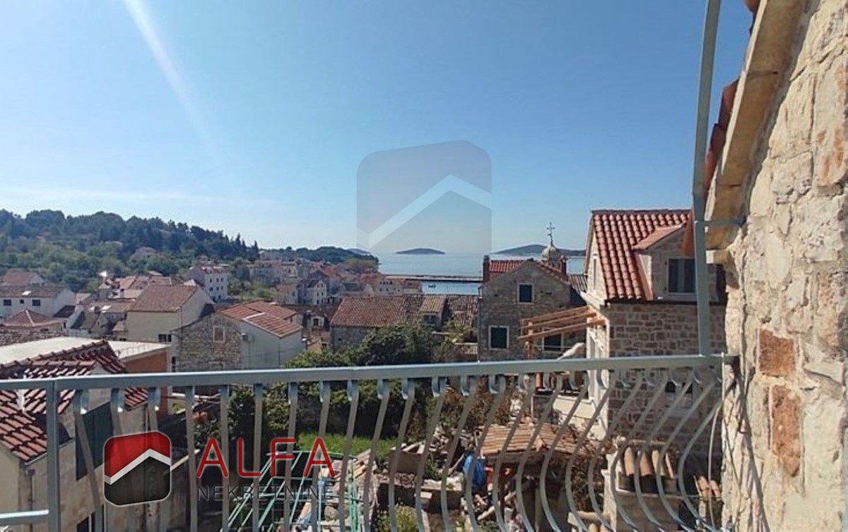 Croazia, Isola di Prvić, Šepurine, antica casa in pietra in vendita con vista mare