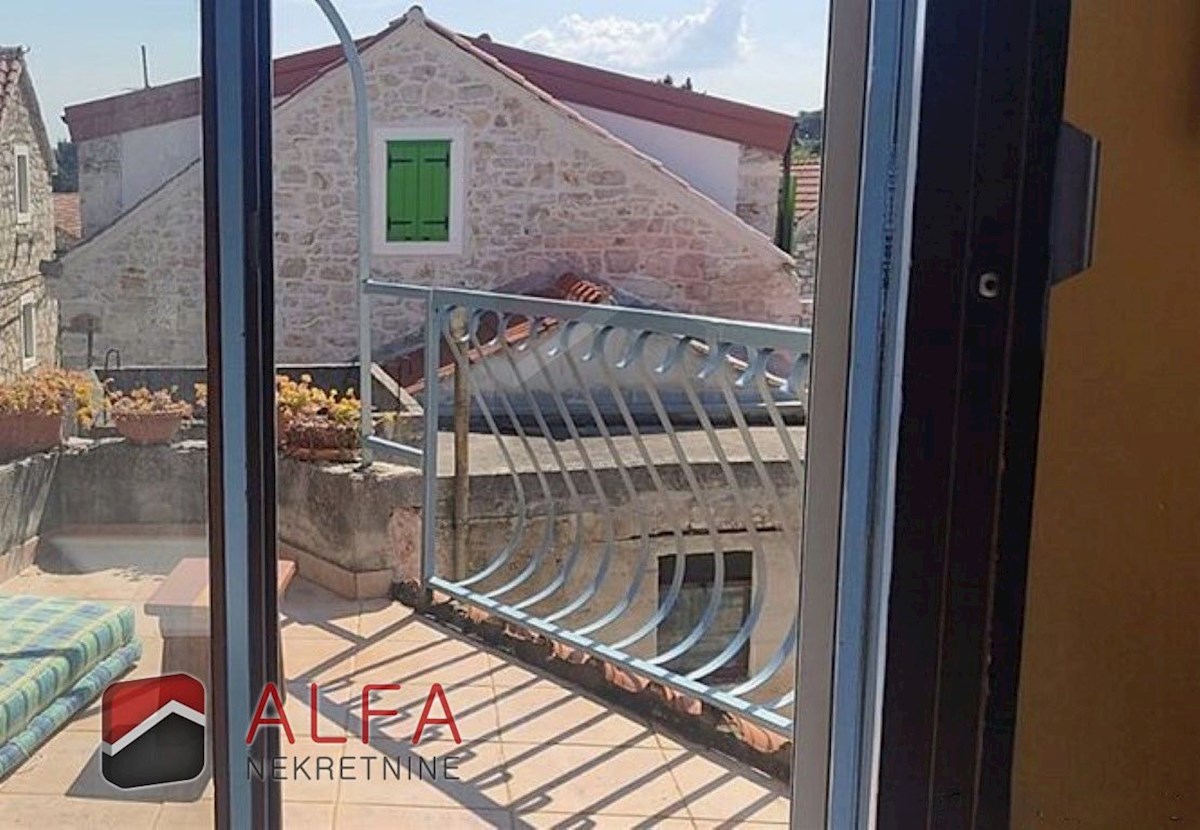 Croazia, Isola di Prvić, Šepurine, antica casa in pietra in vendita con vista mare