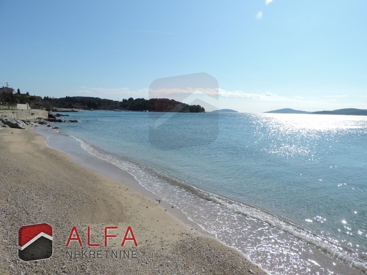 Croazia, Isola di Prvić, Šepurine, antica casa in pietra in vendita con vista mare