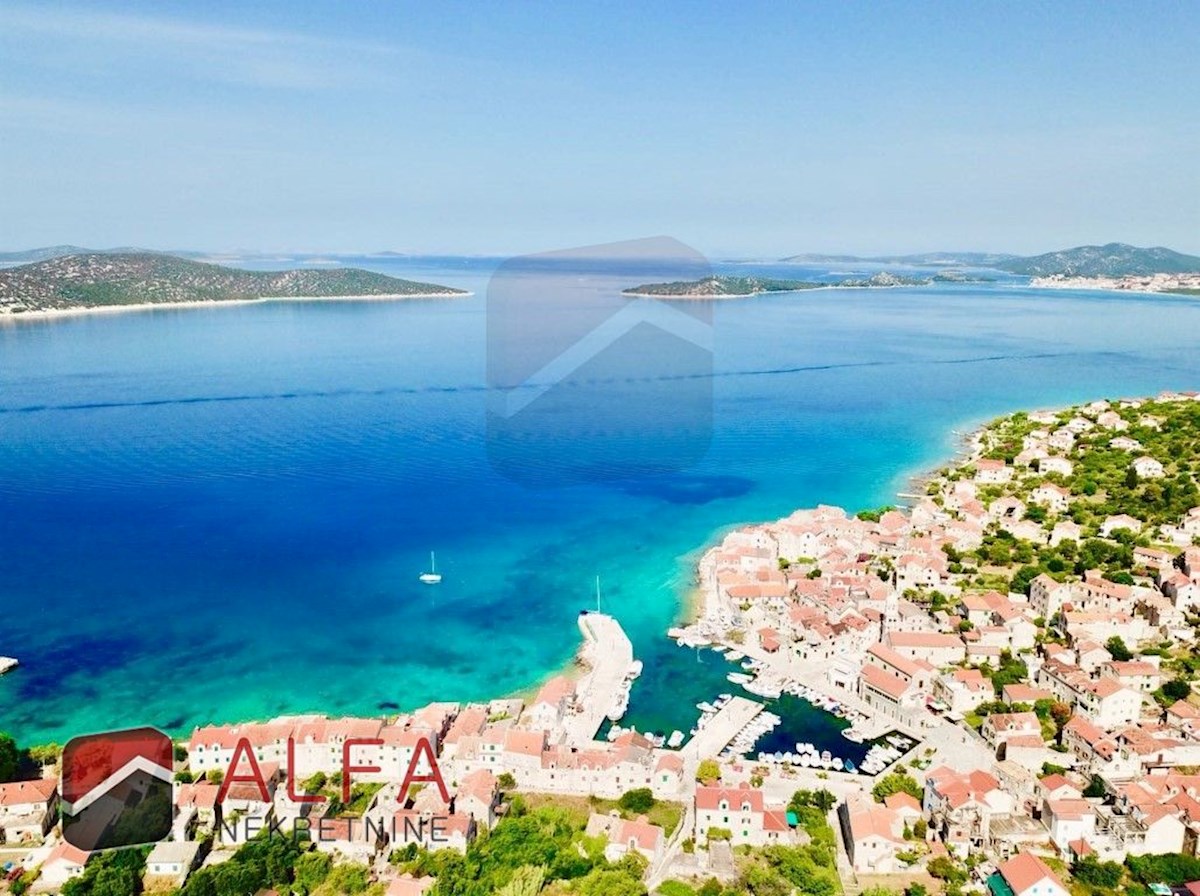 Croazia, Isola di Prvić, Šepurine, antica casa in pietra in vendita con vista mare