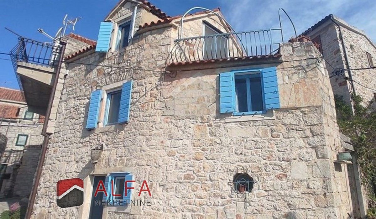 Croazia, Isola di Prvić, Šepurine, antica casa in pietra in vendita con vista mare