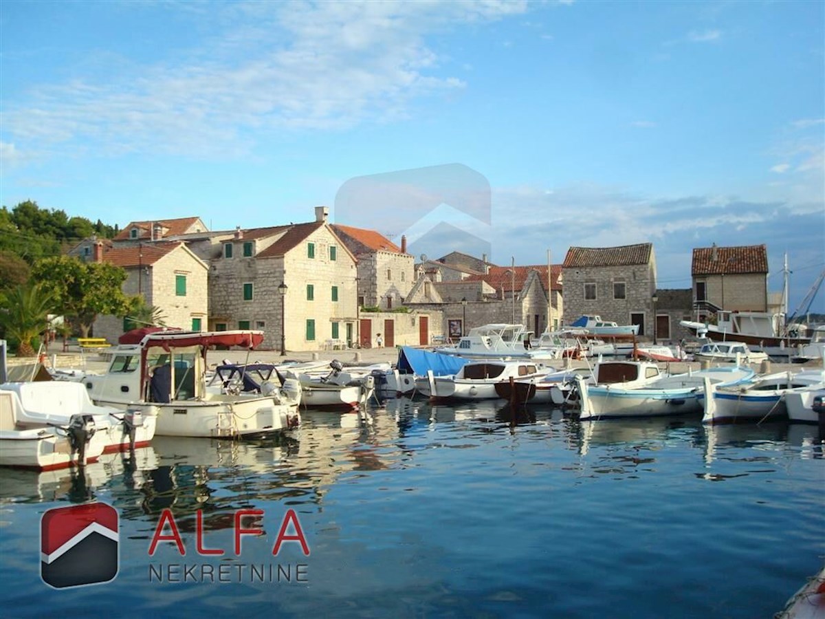 Croazia, Isola di Prvić, Šepurine, antica casa in pietra in vendita con vista mare