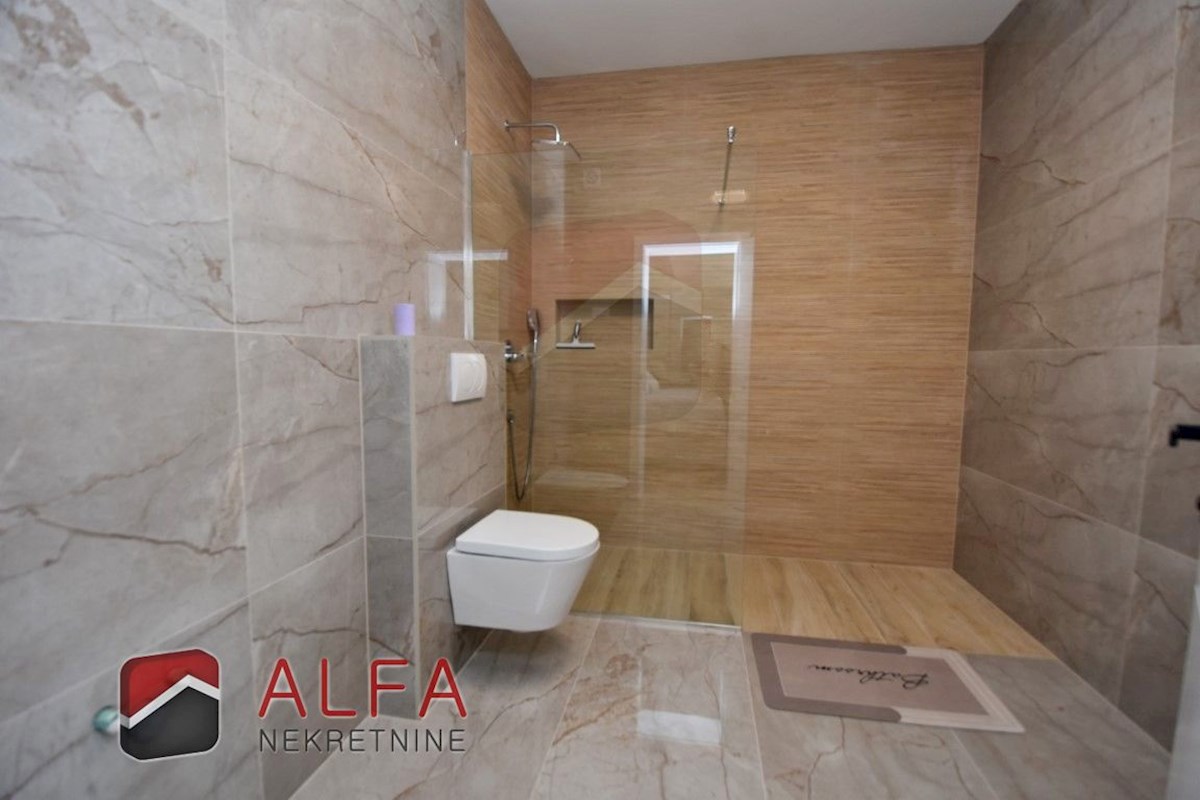 Croazia, Vodice, Srima, nuova casa bifamiliare arredata in vendita, vicino al mare