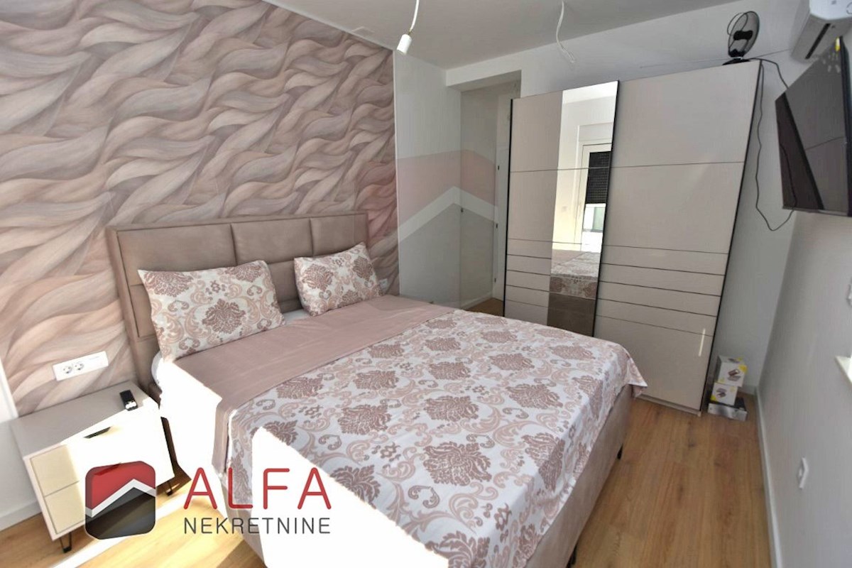 Croazia, Vodice, Srima, nuova casa bifamiliare arredata in vendita, vicino al mare