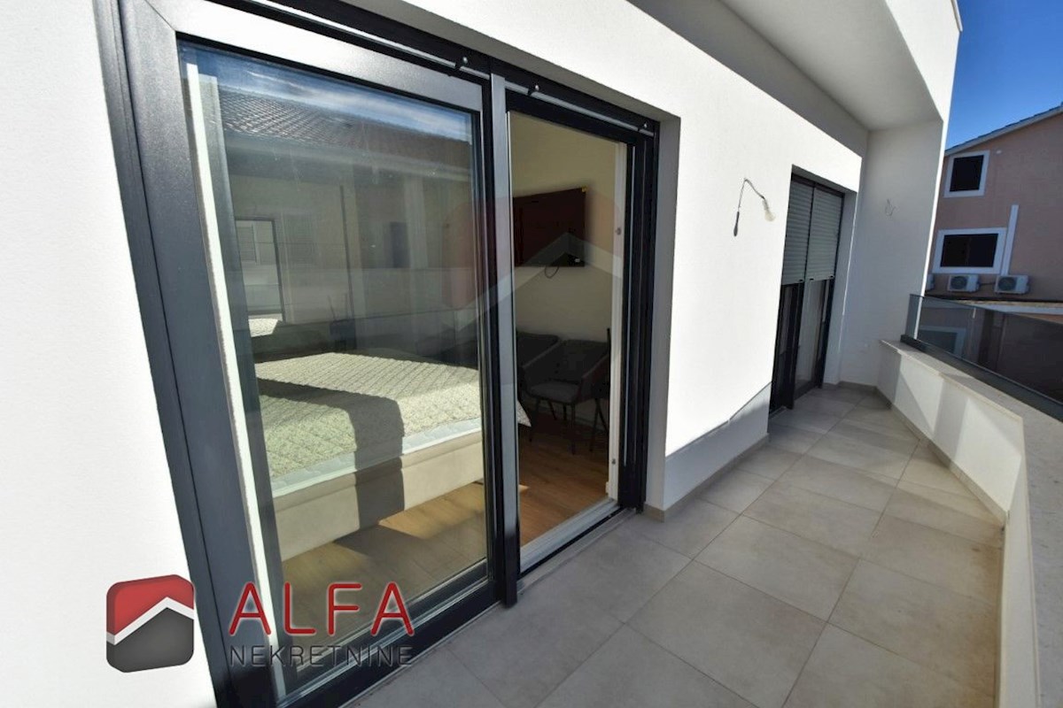 Croazia, Vodice, Srima, nuova casa bifamiliare arredata in vendita, vicino al mare