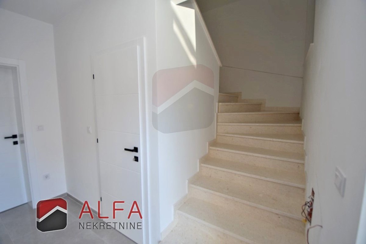 Croazia, Vodice, Srima, nuova casa bifamiliare arredata in vendita, vicino al mare