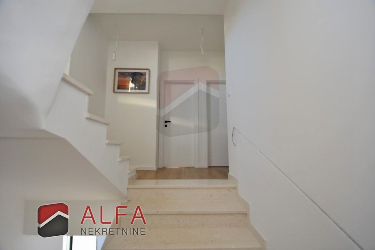 Croazia, Vodice, Srima, nuova casa bifamiliare arredata in vendita, vicino al mare