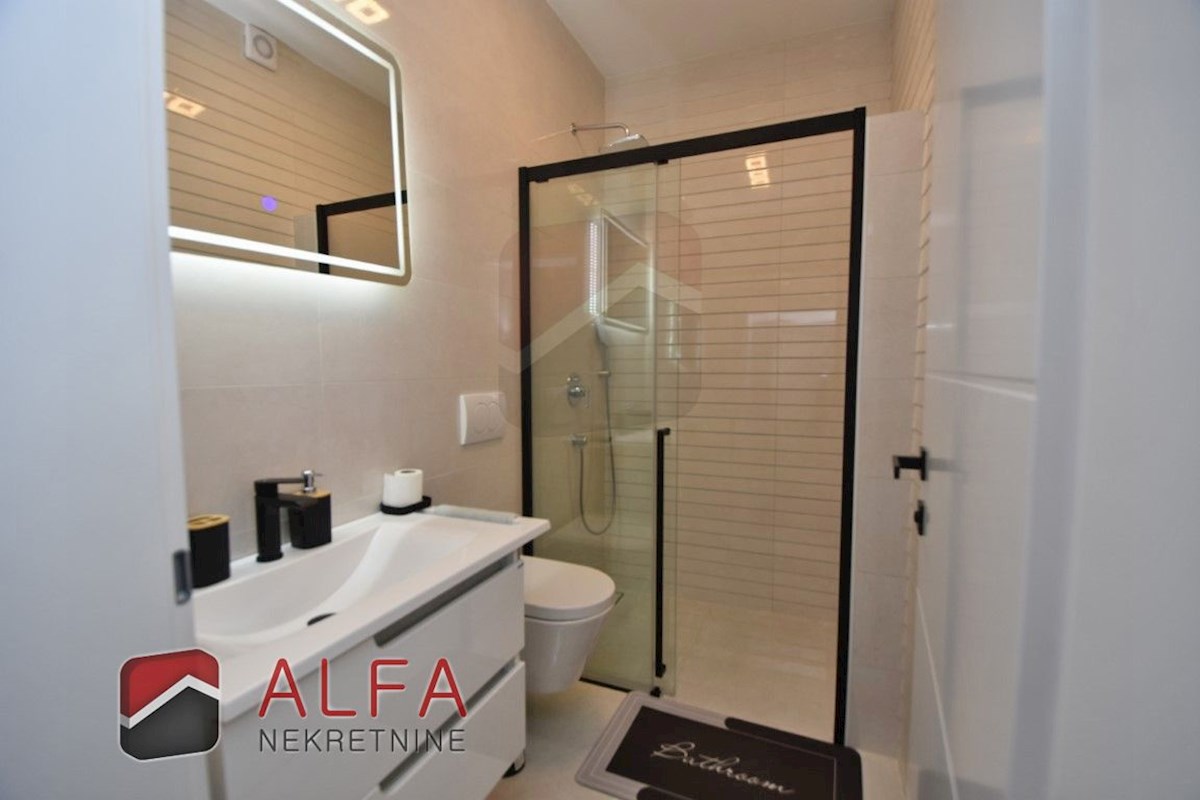 Croazia, Vodice, Srima, nuova casa bifamiliare arredata in vendita, vicino al mare