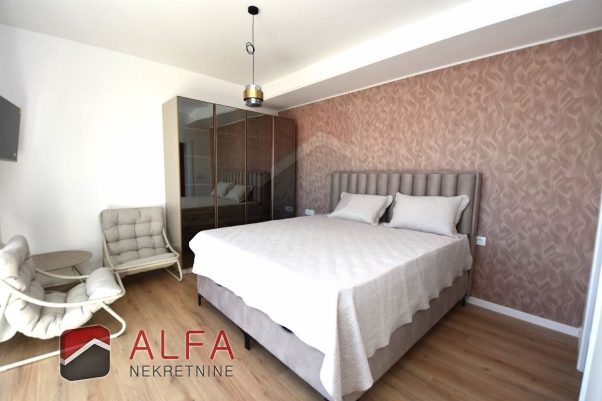 Croazia, Vodice, Srima, nuova casa bifamiliare arredata in vendita, vicino al mare