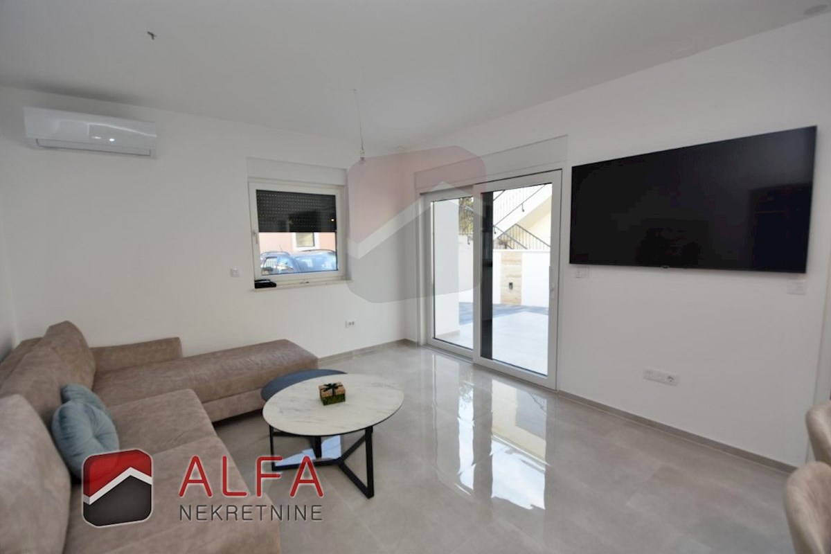 Croazia, Vodice, Srima, nuova casa bifamiliare arredata in vendita, vicino al mare