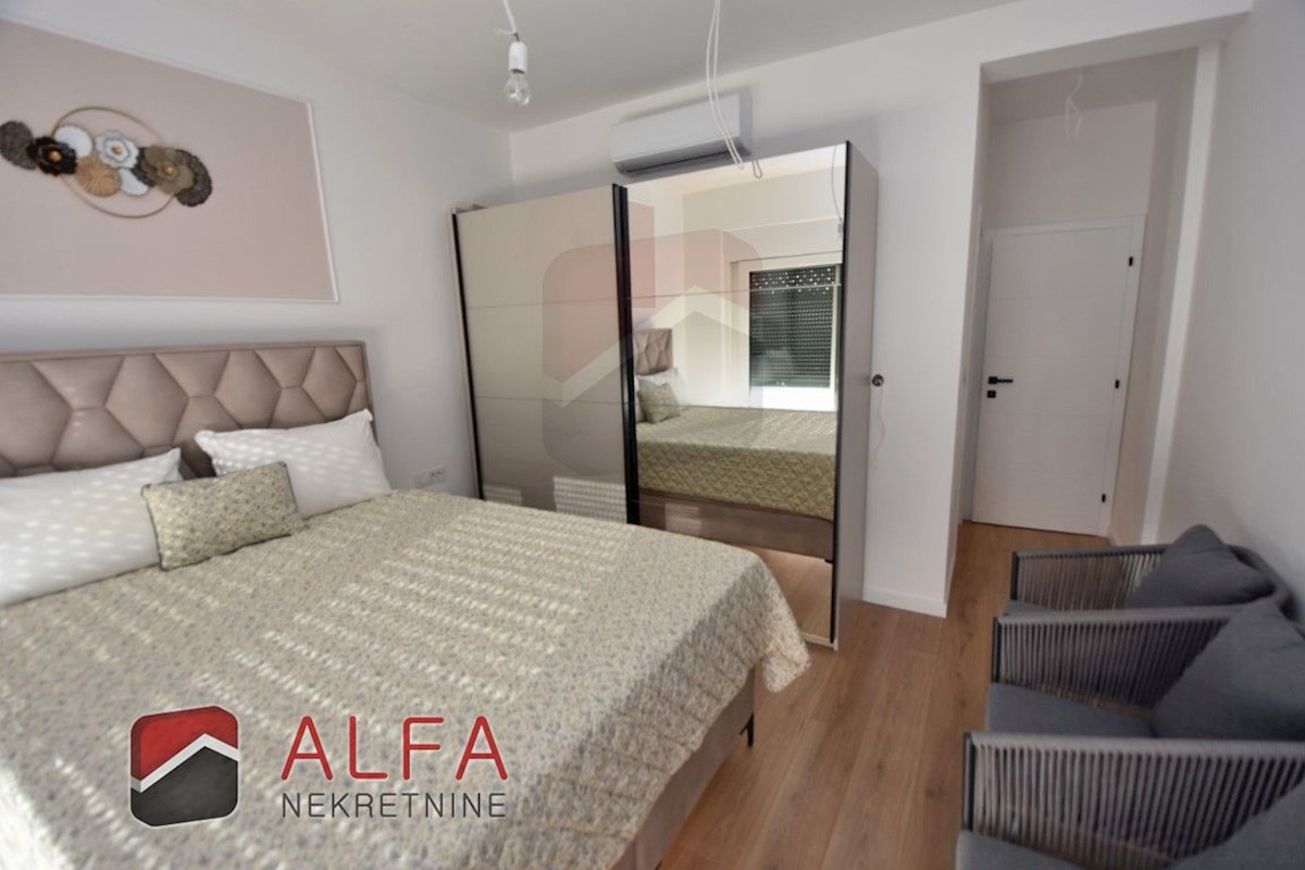 Croazia, Vodice, Srima, nuova casa bifamiliare arredata in vendita, vicino al mare