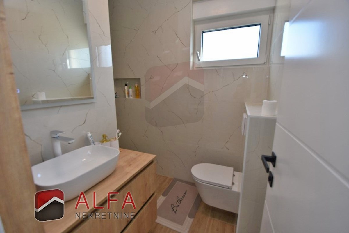 Croazia, Vodice, Srima, nuova casa bifamiliare arredata in vendita, vicino al mare