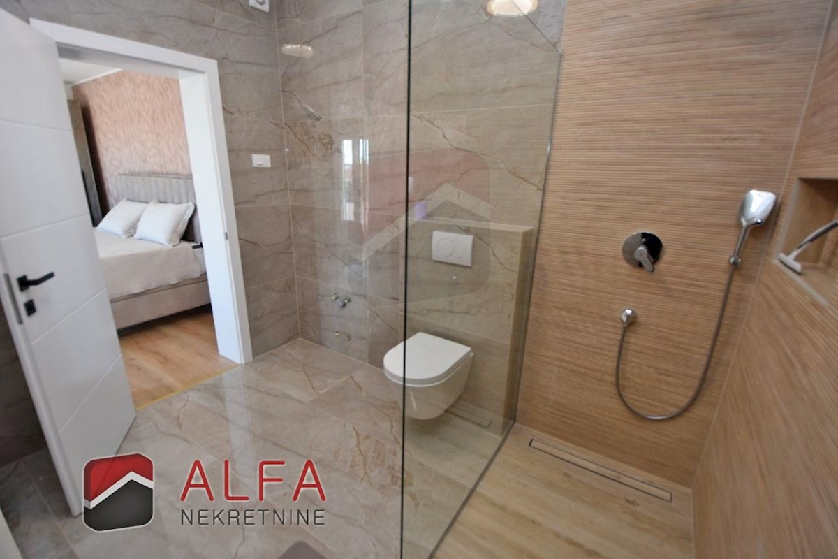 Croazia, Vodice, Srima, nuova casa bifamiliare arredata in vendita, vicino al mare