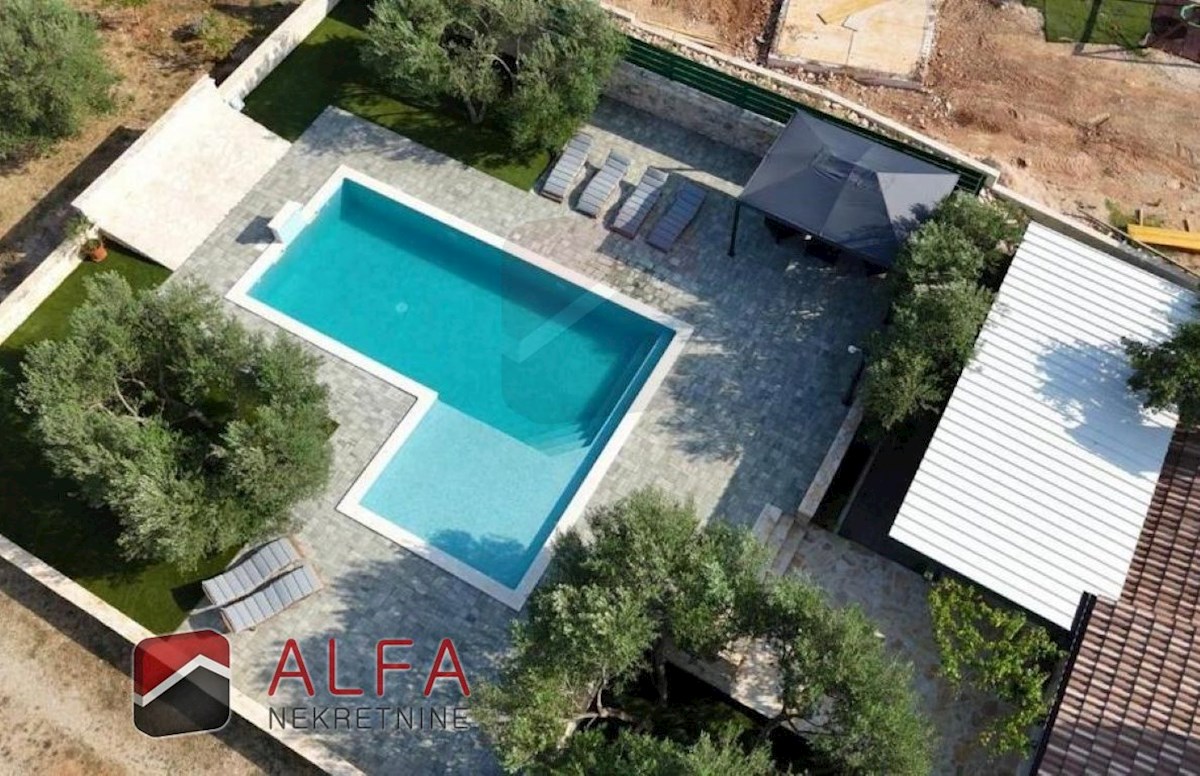 Campagna di Vodice – casa con piscina e uliveto in vendita