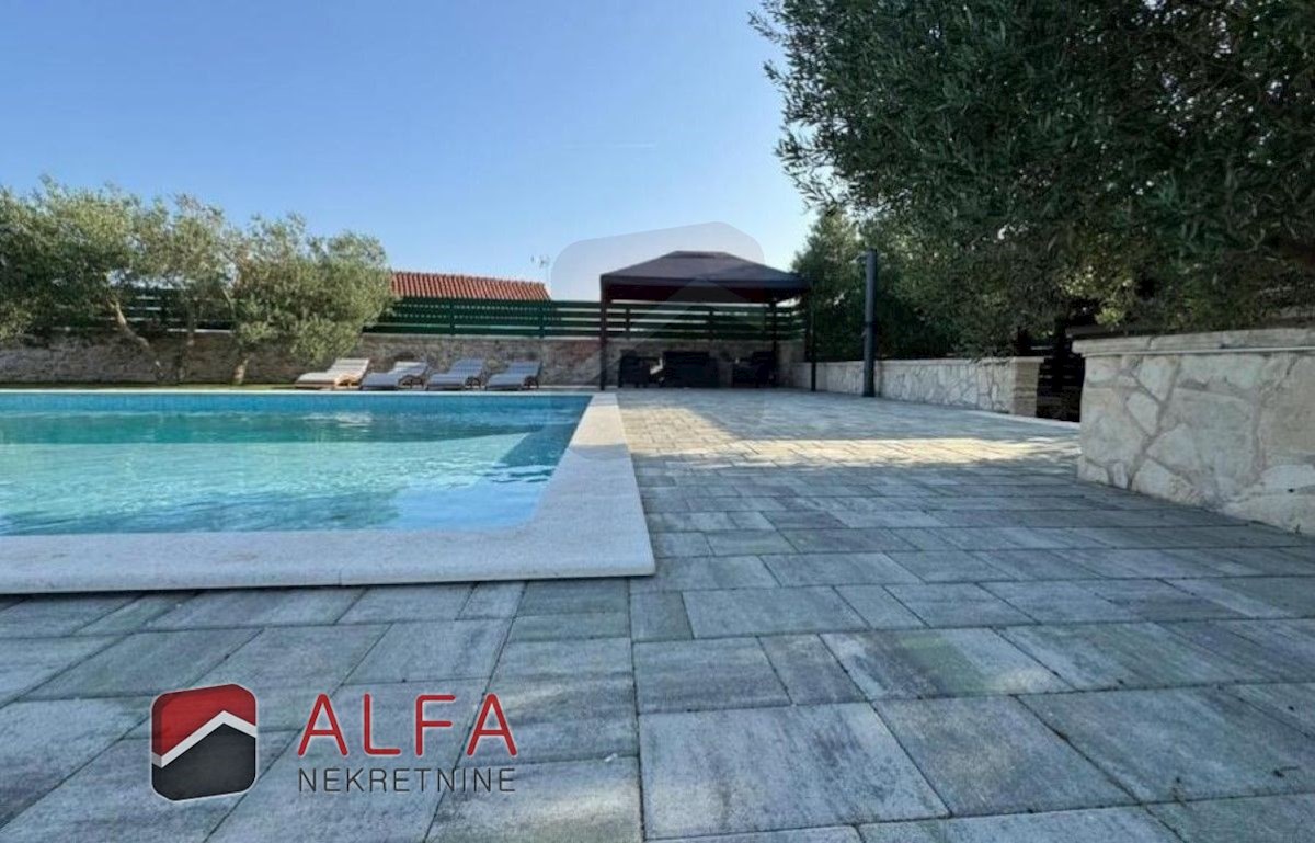 Campagna di Vodice – casa con piscina e uliveto in vendita