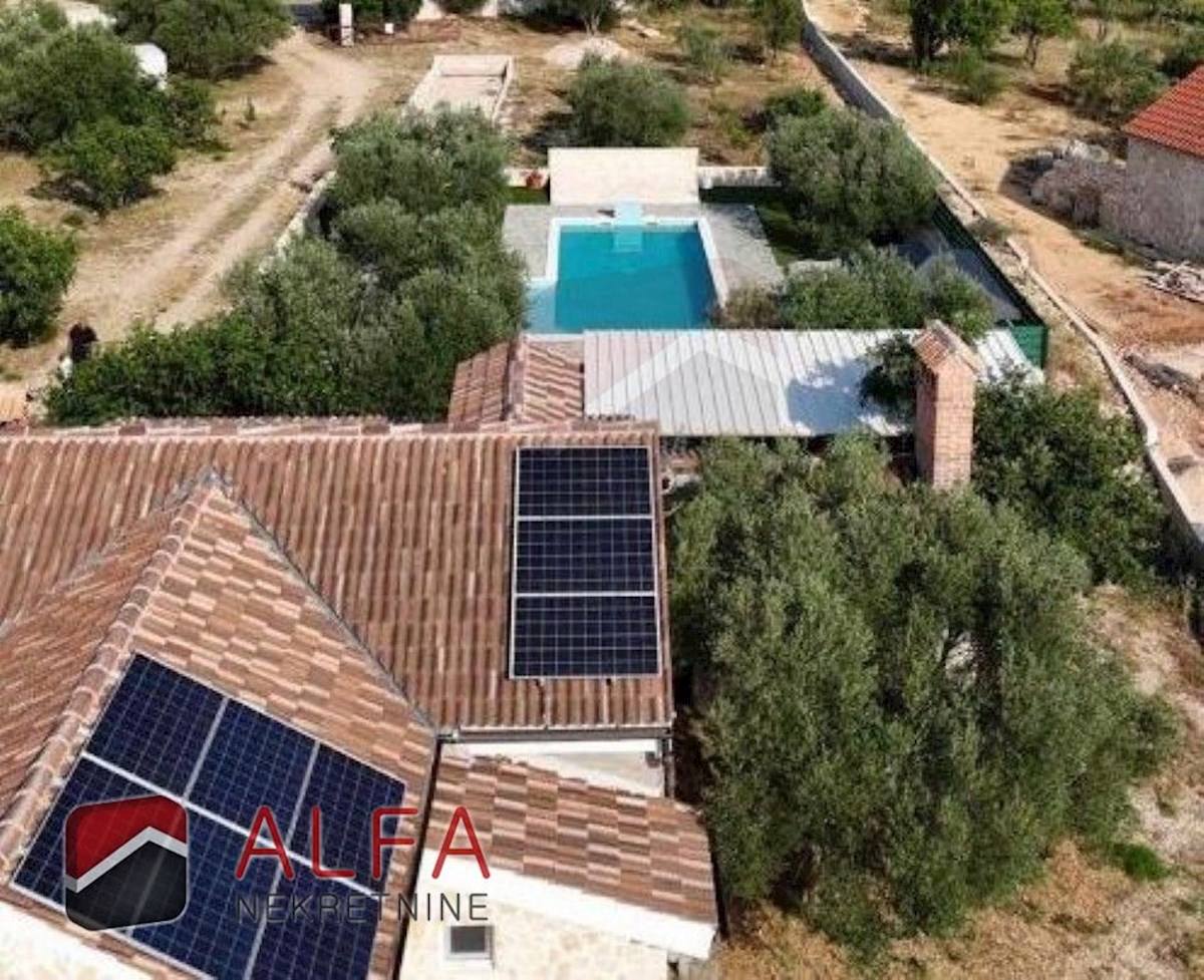 Campagna di Vodice – casa con piscina e uliveto in vendita