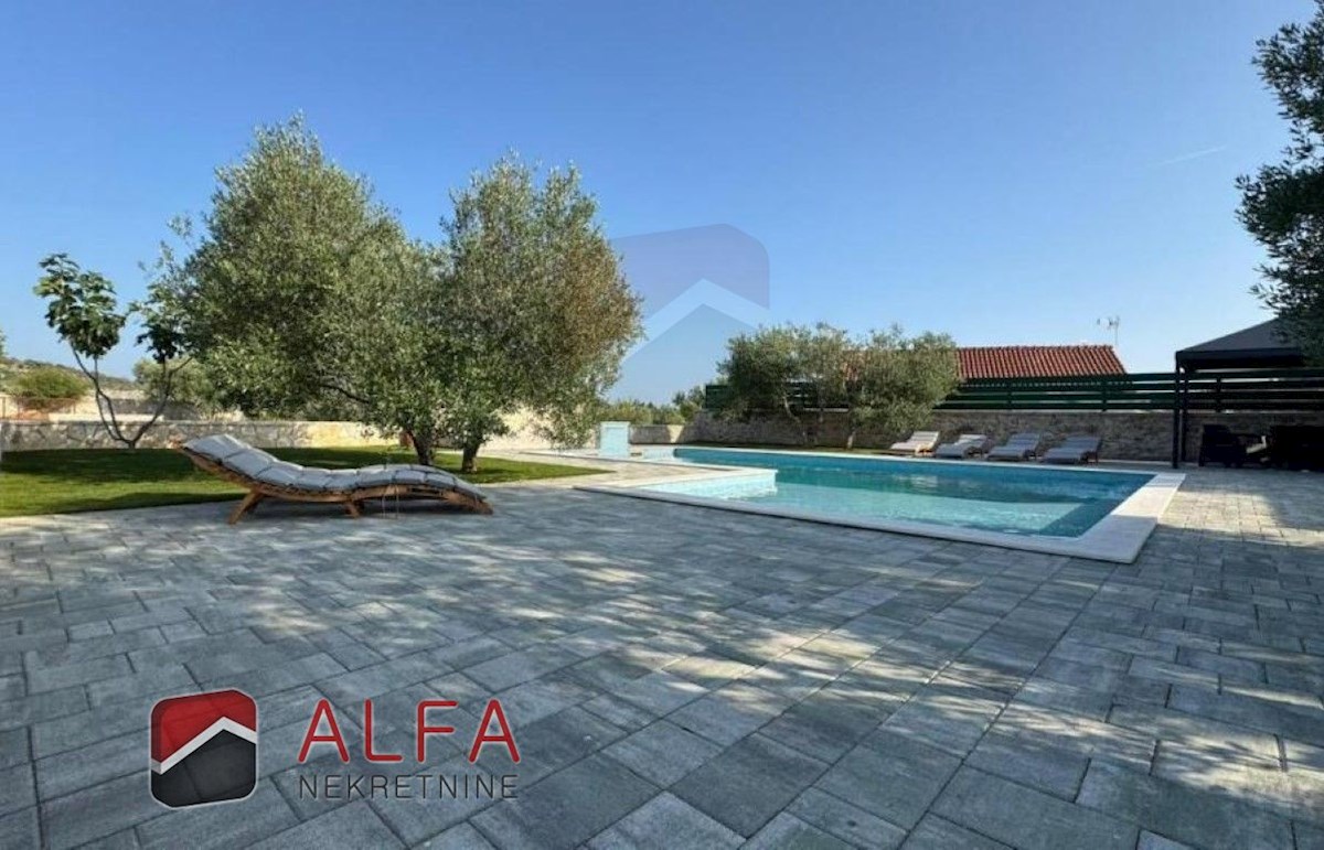 Campagna di Vodice – casa con piscina e uliveto in vendita