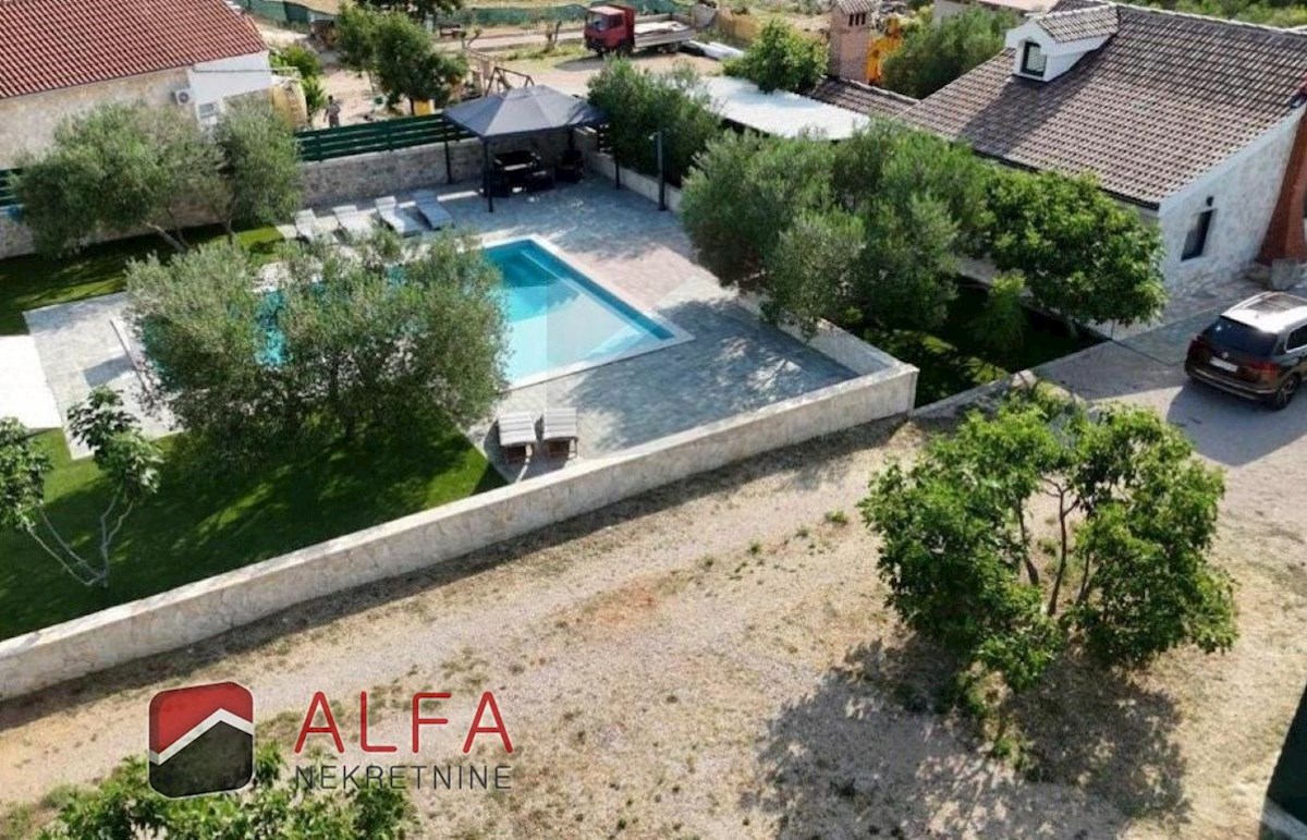 Campagna di Vodice – casa con piscina e uliveto in vendita