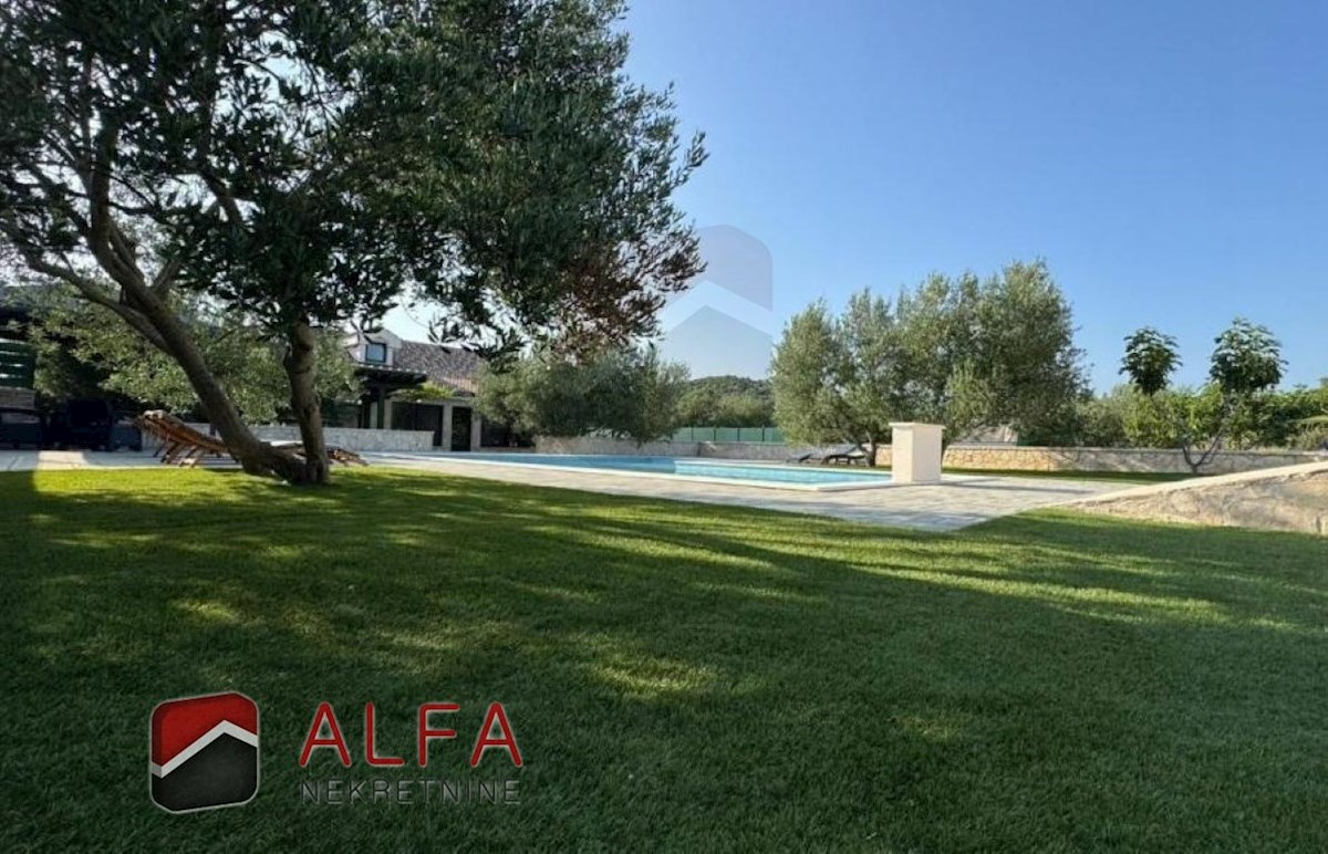 Campagna di Vodice – casa con piscina e uliveto in vendita