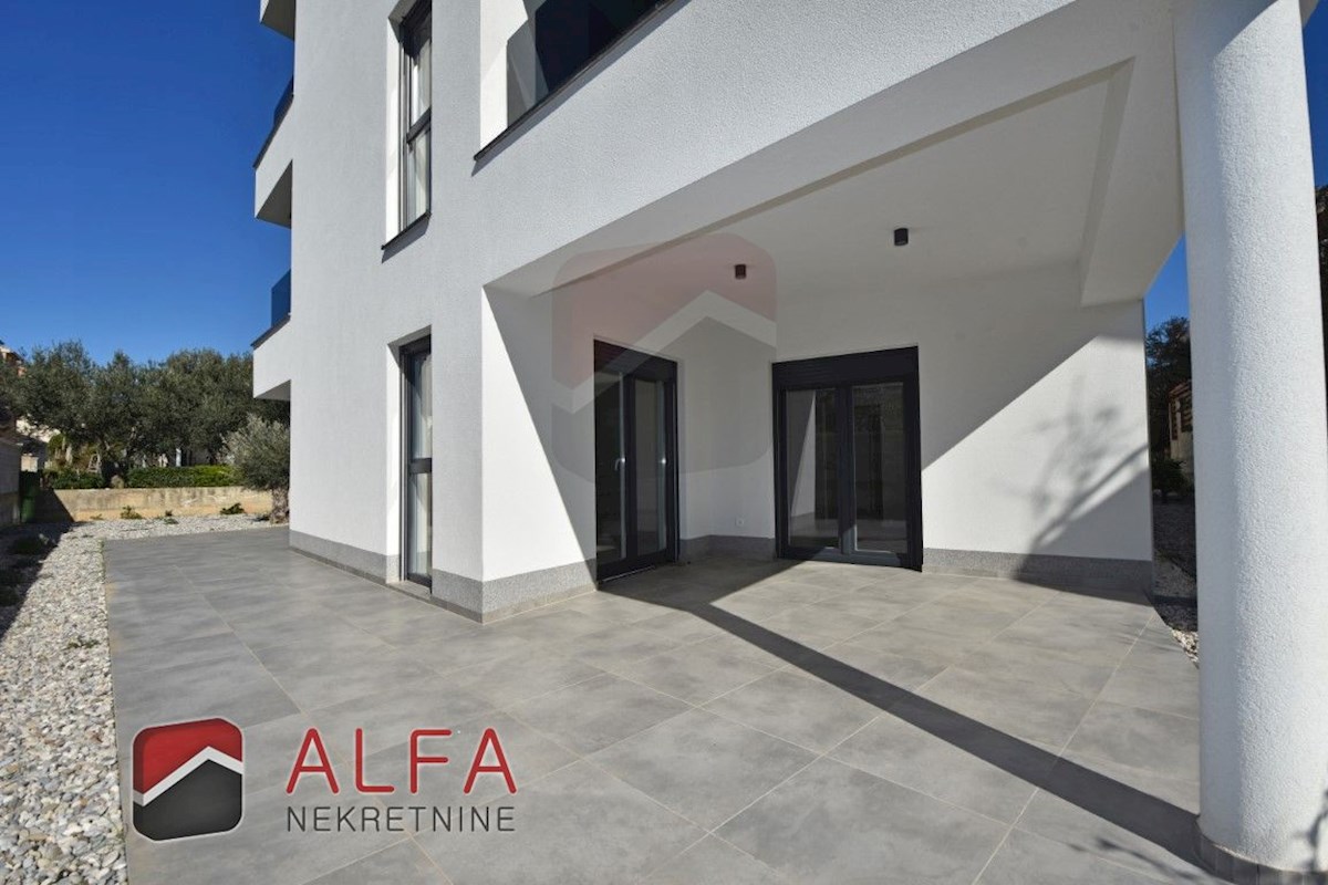 Croazia, Vodice – nuovo appartamento confortevole in vendita, piano terra, giardino, riscaldamento a pavimento