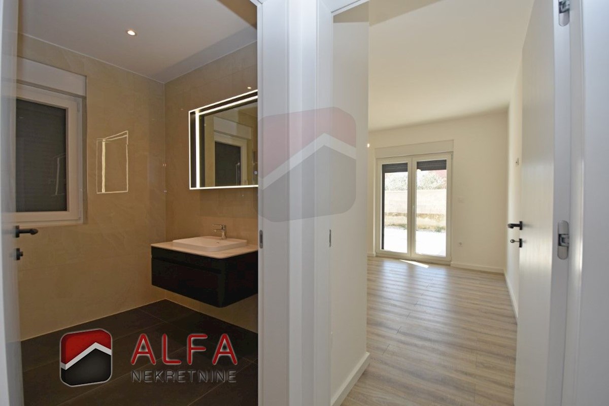 Croazia, Vodice – nuovo appartamento confortevole in vendita, piano terra, giardino, riscaldamento a pavimento