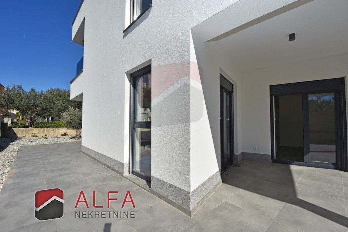 Croazia, Vodice – nuovo appartamento confortevole in vendita, piano terra, giardino, riscaldamento a pavimento