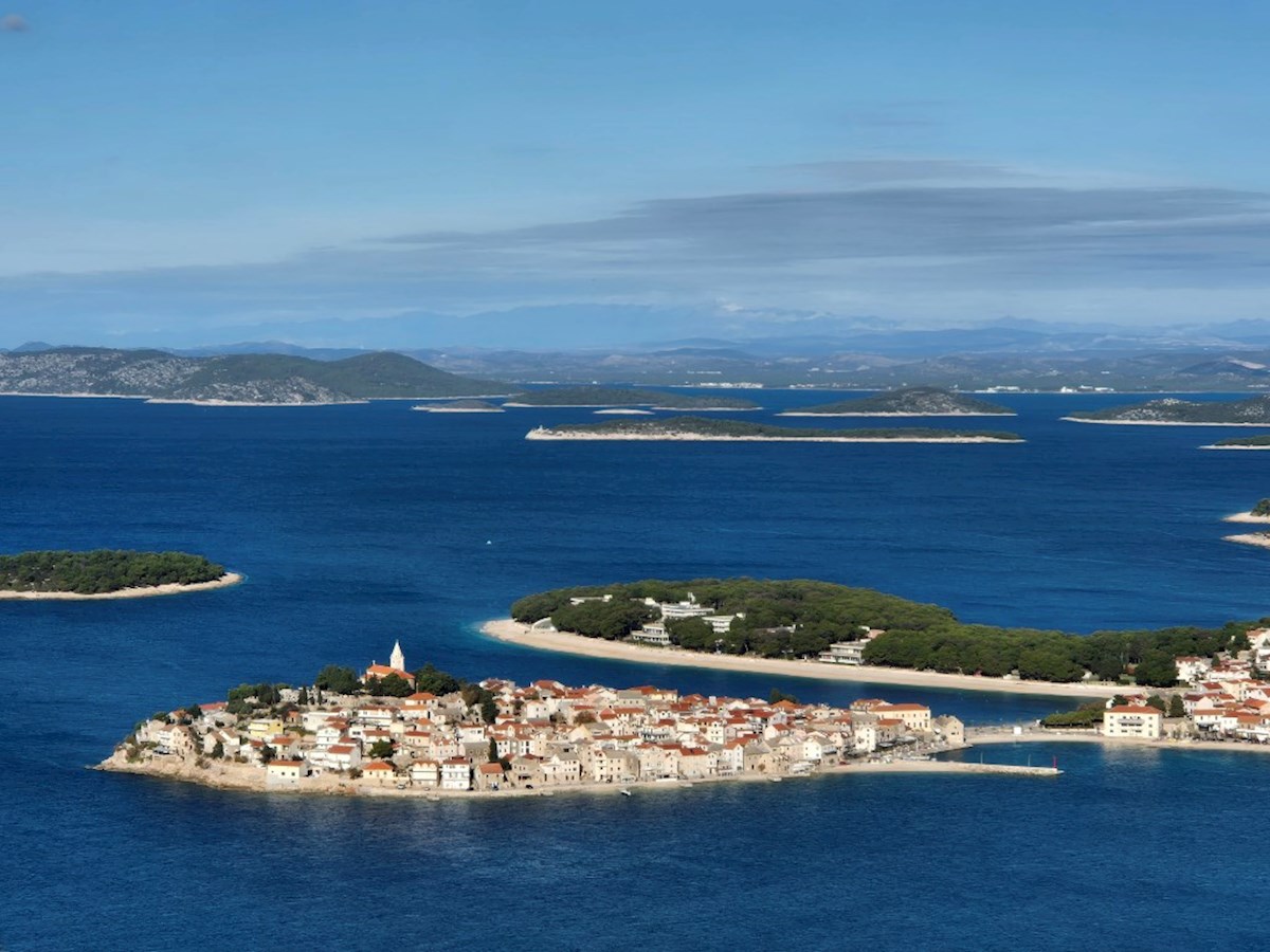 Primošten, casa familiare moderna con wellness e piscina