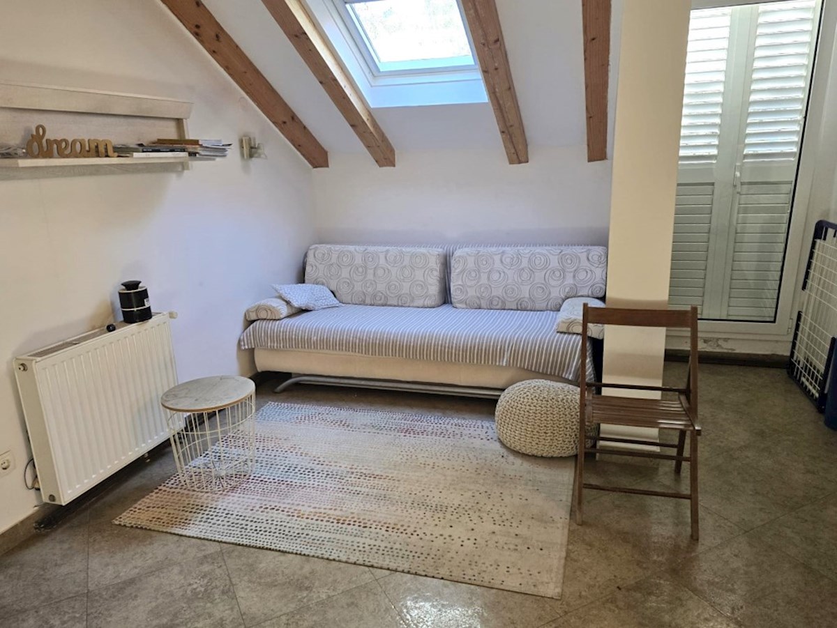 Riviera di Sebenico, offerta esclusiva, casa in prima fila sul mare