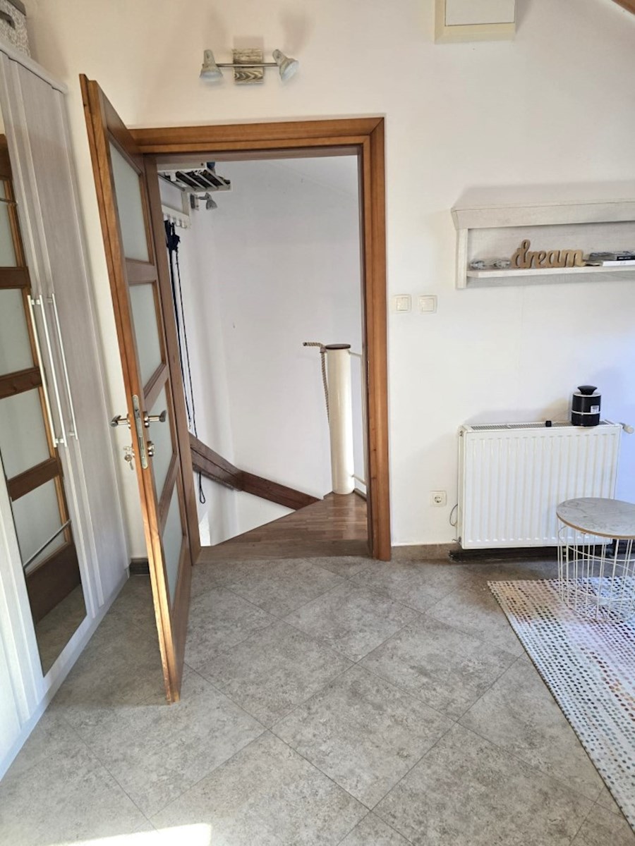 Riviera di Sebenico, offerta esclusiva, casa in prima fila sul mare