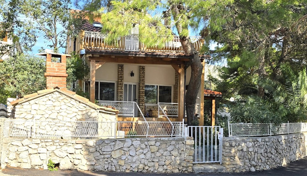 Riviera di Sebenico, offerta esclusiva, casa in prima fila sul mare