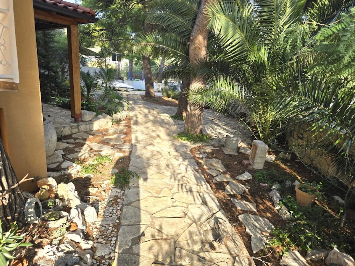 Riviera di Sebenico, offerta esclusiva, casa in prima fila sul mare