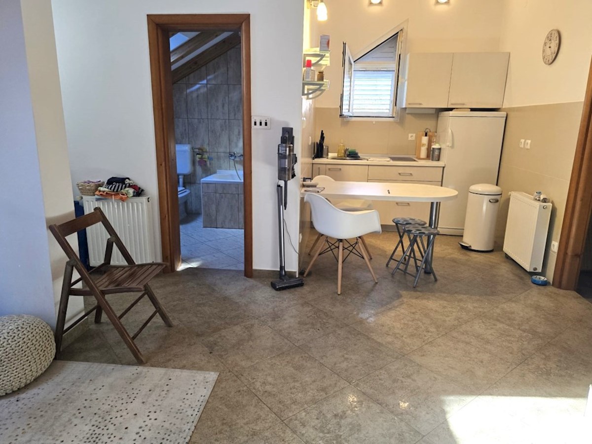 Riviera di Sebenico, offerta esclusiva, casa in prima fila sul mare