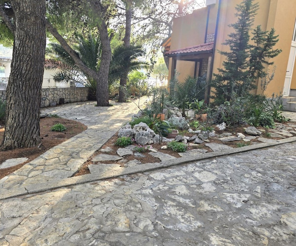 Riviera di Sebenico, offerta esclusiva, casa in prima fila sul mare