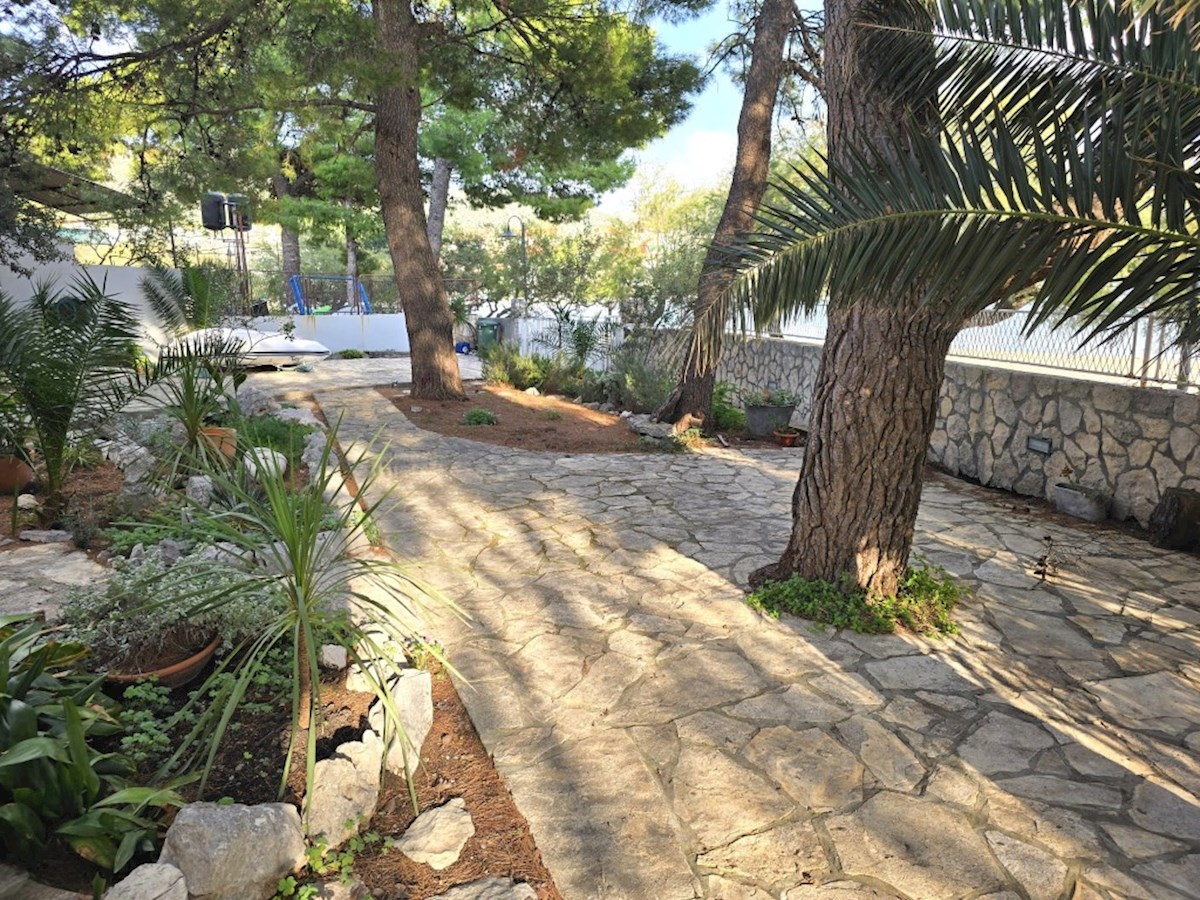 Riviera di Sebenico, offerta esclusiva, casa in prima fila sul mare