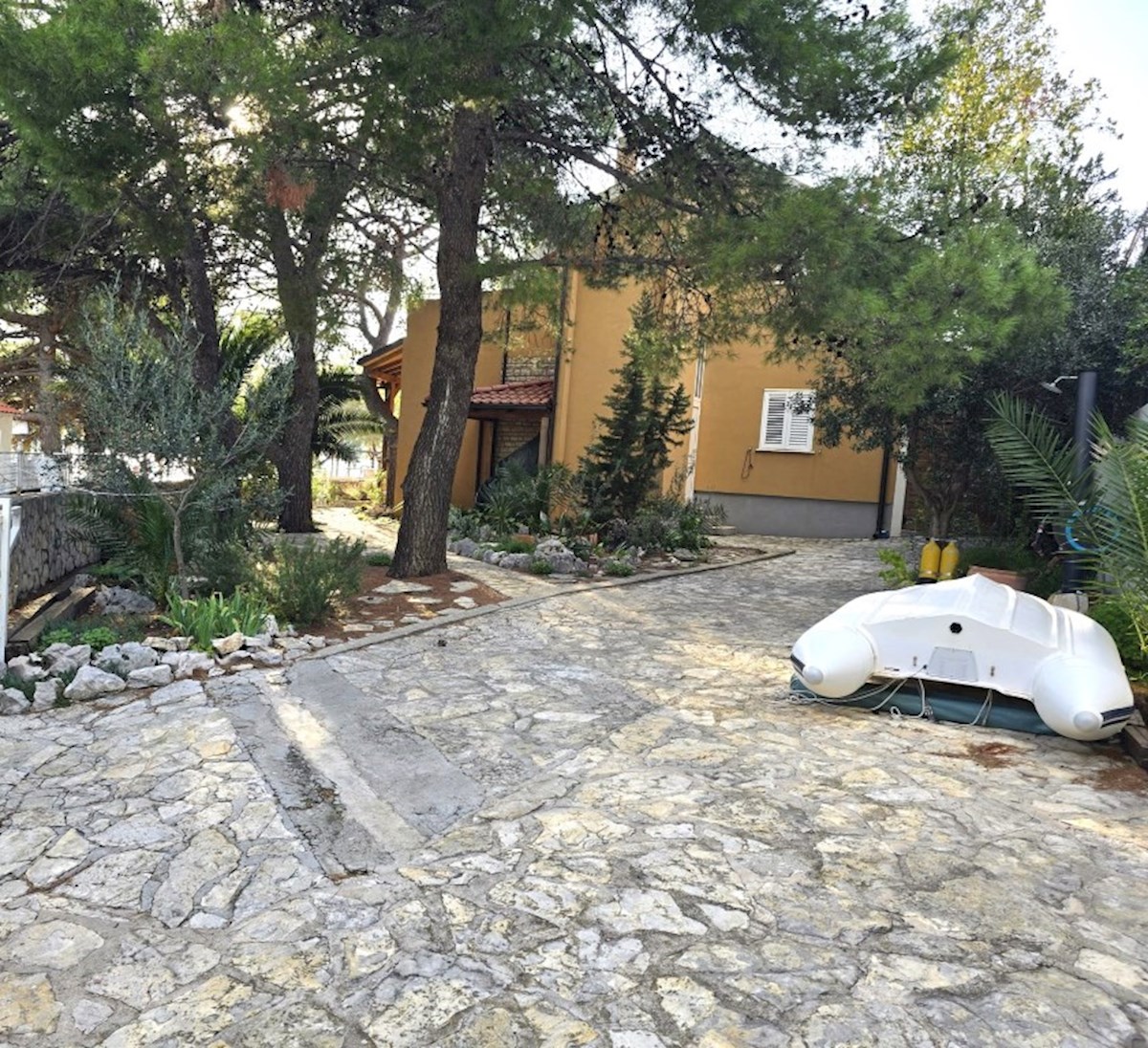 Riviera di Sebenico, offerta esclusiva, casa in prima fila sul mare