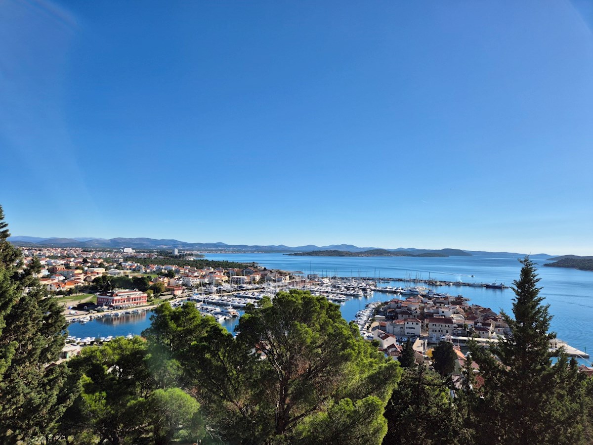 Tribunj, ampio appartamento con giardino e terrazza in una moderna nuova costruzione