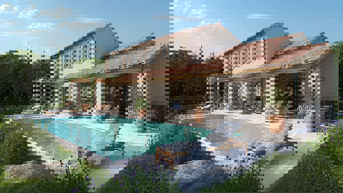 Pisino, dintorni, villa moderna con piscina, in costruzione