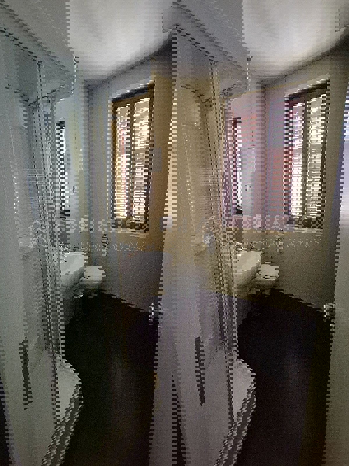 Rovigno, un grande spazio ufficio nel centro della città