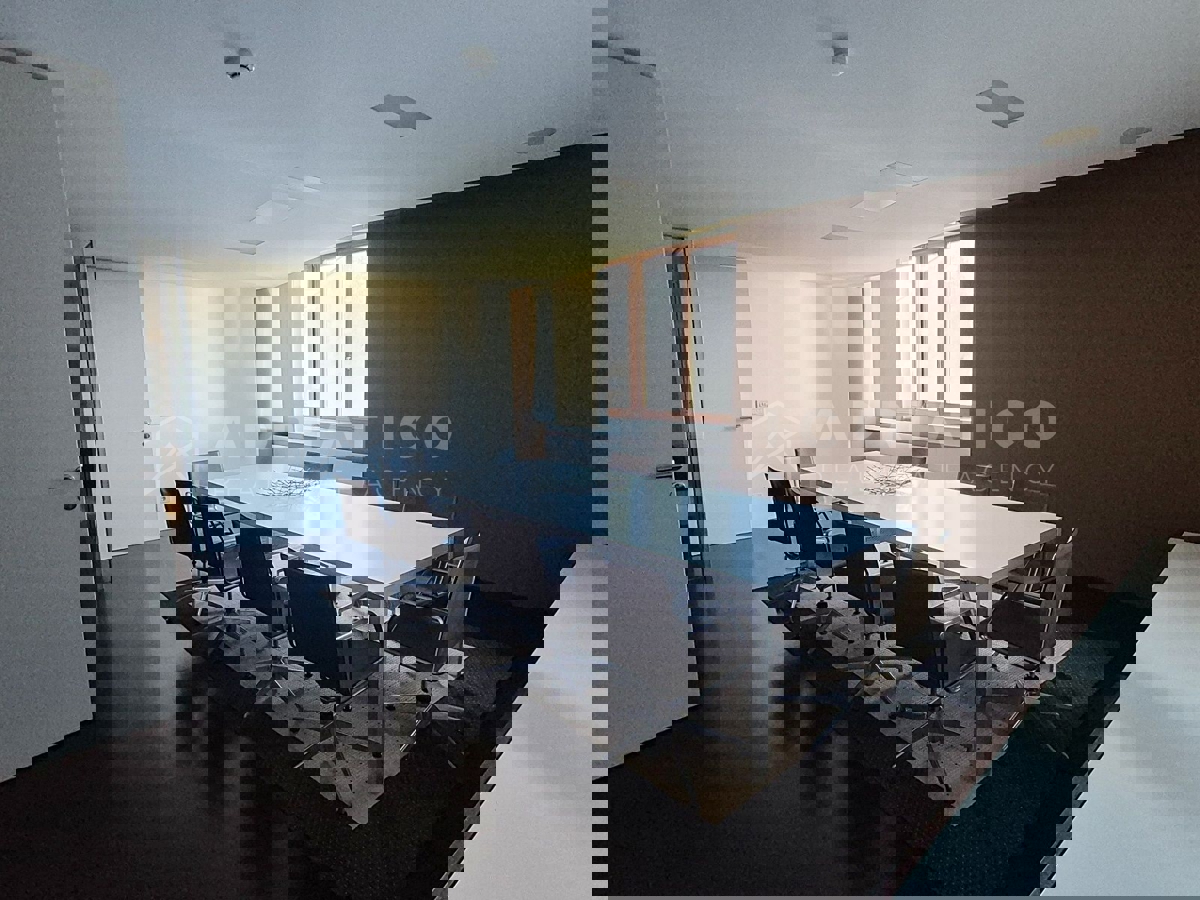 Rovigno, un grande spazio ufficio nel centro della città