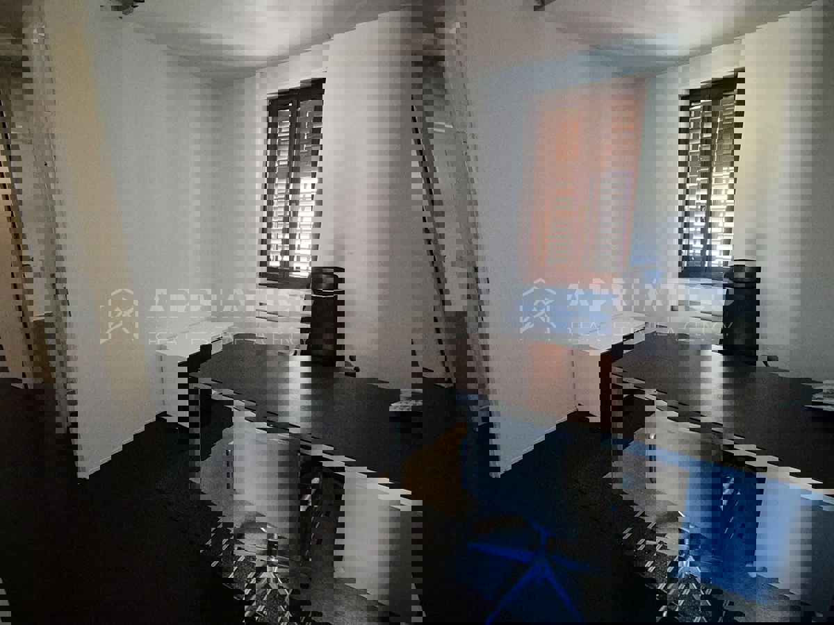 Rovigno, un grande spazio ufficio nel centro della città