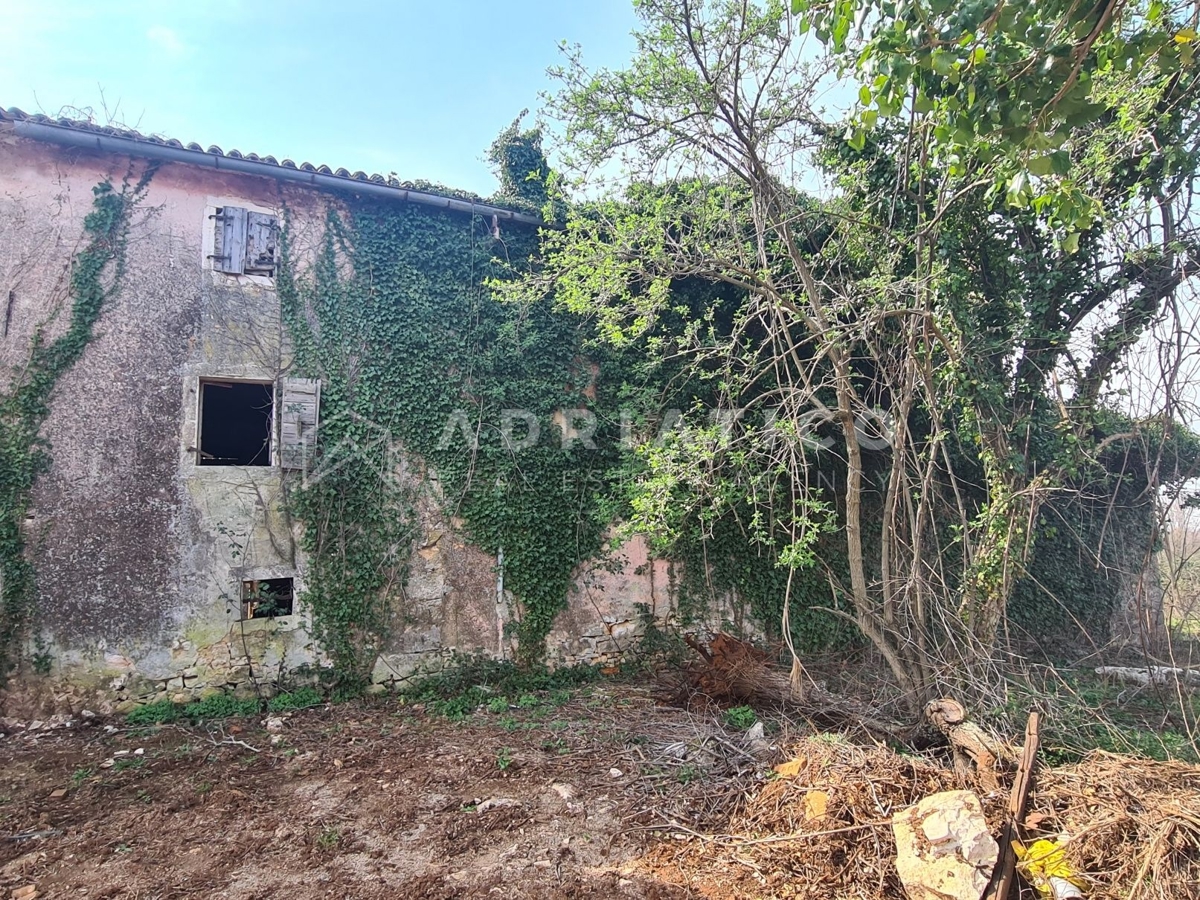 Visinada, casa secolare in pietra con ampio giardino