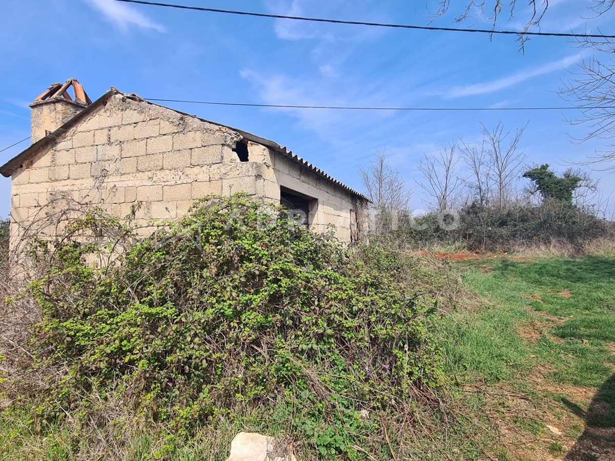 Visinada, casa secolare in pietra con ampio giardino