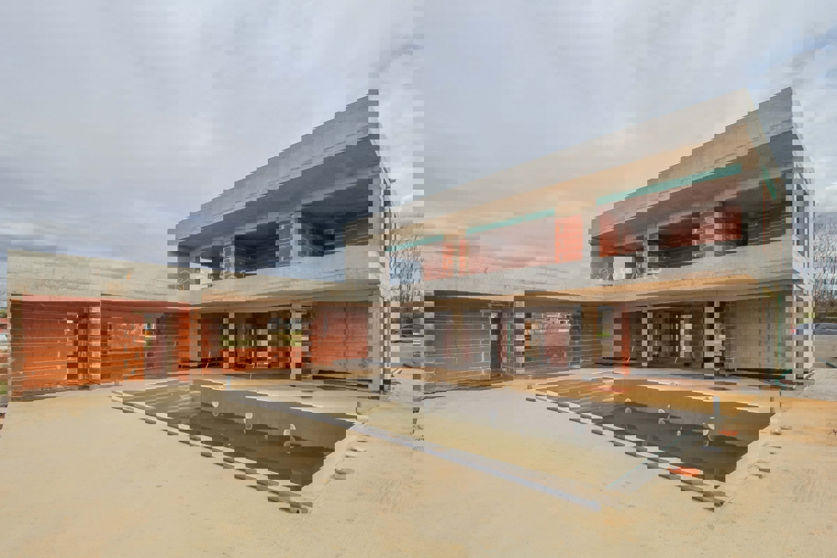 Parenzo, Kaštelir, spaziosa villa con vista e ampio giardino