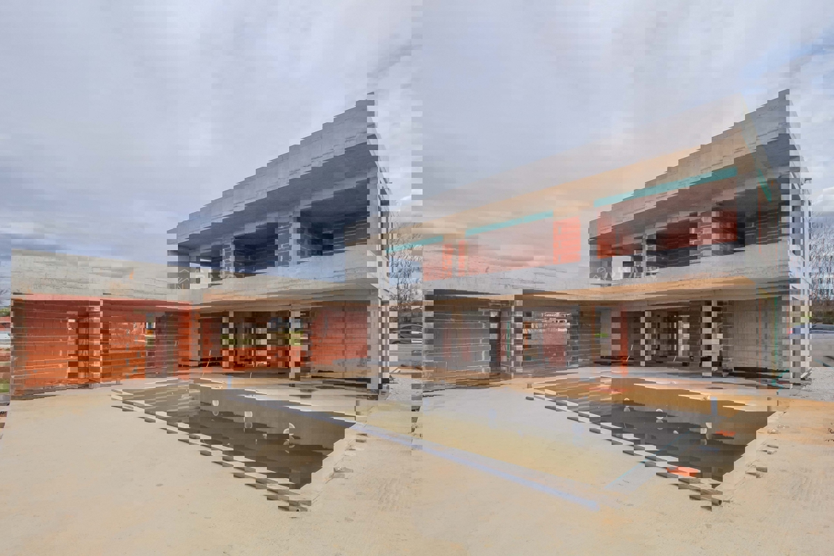 Parenzo, Kaštelir, spaziosa villa con vista e ampio giardino