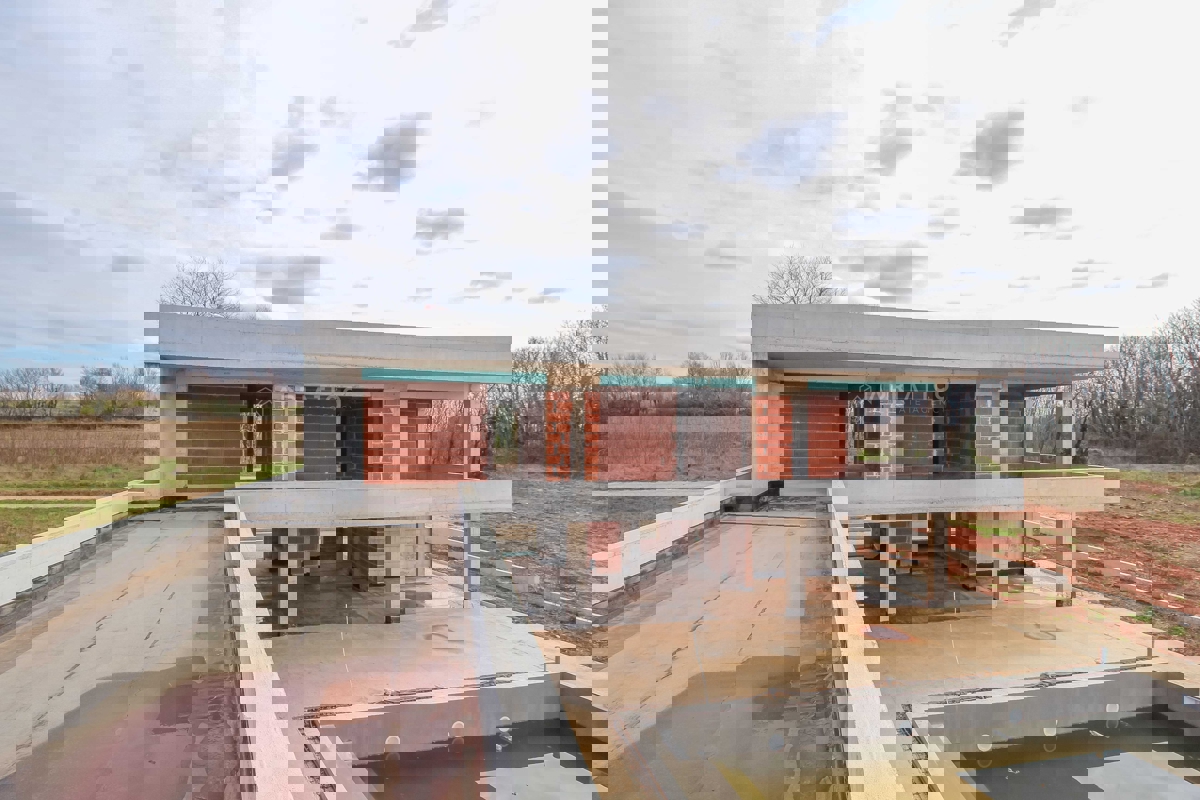 Parenzo, Kaštelir, spaziosa villa con vista e ampio giardino