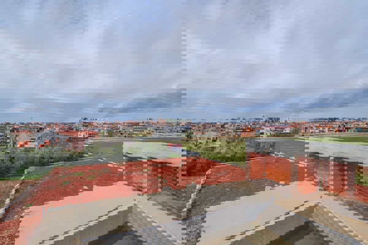 Parenzo, Kaštelir, spaziosa villa con vista e ampio giardino