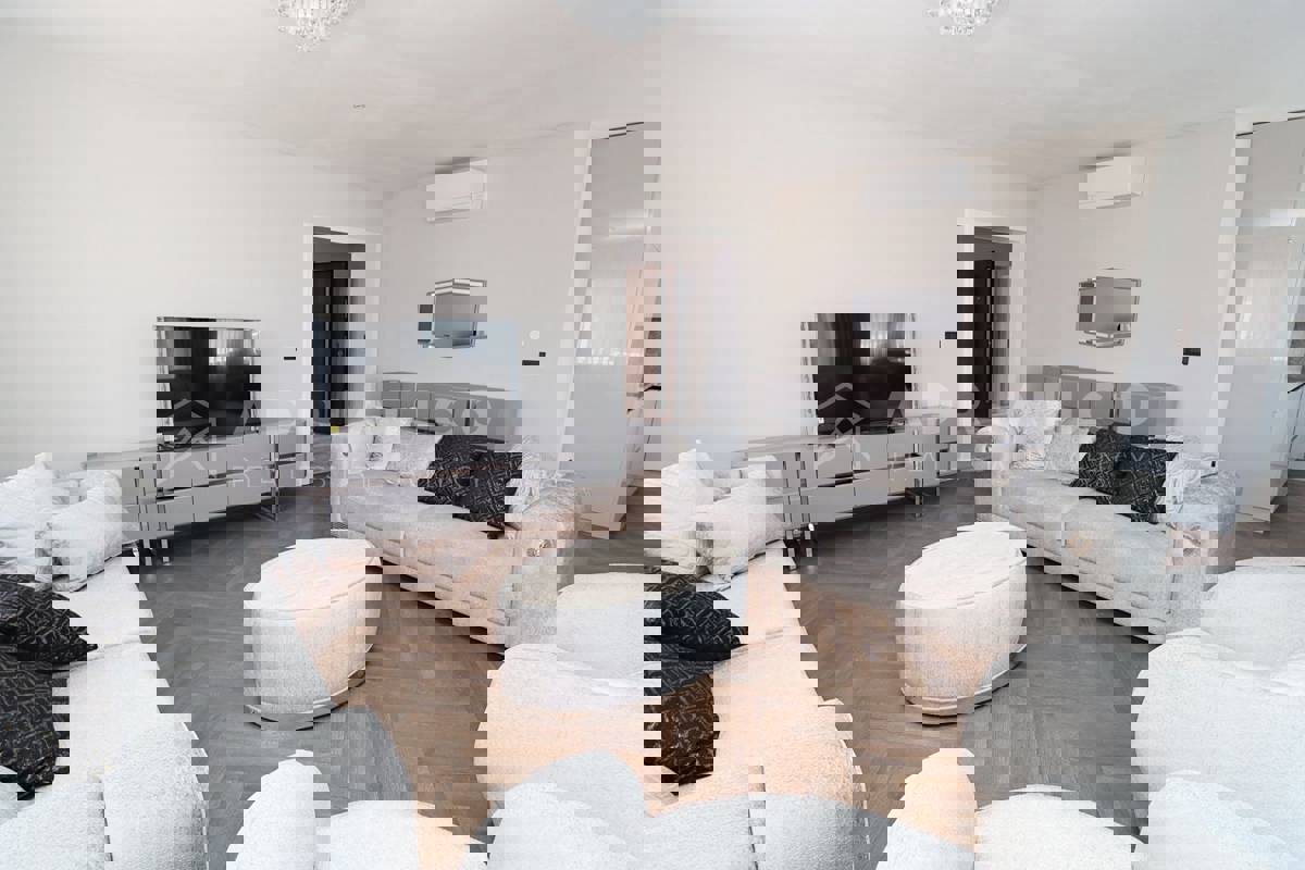 Rovigno, nuova costruzione, appartamento trilocale al primo piano