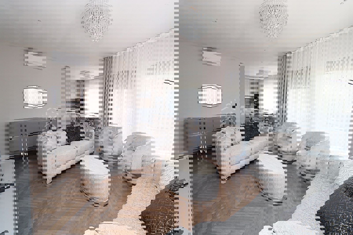 Rovigno, nuova costruzione, appartamento trilocale al primo piano