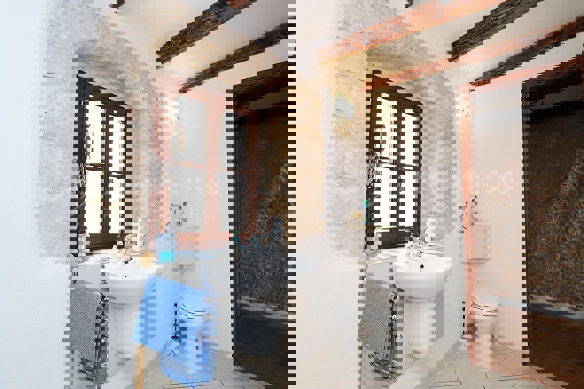 Canfanaro, dintorni, splendida casa in pietra istriana ristrutturata